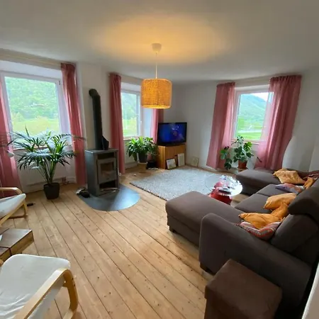 Helles, Gemuetliches Haus Mit Moselblick Mueden